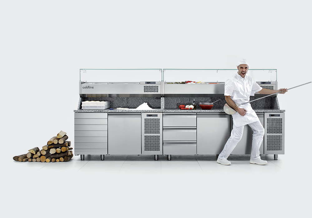 Tavolo refrigerato pizzeria con vetrina porta ingredienti Coldline Tavolo refrigerato pizzeria con vetrina Coldline
